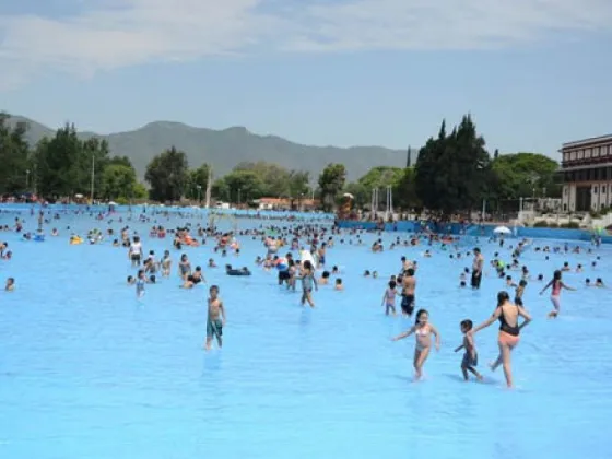 Más de 5 mil personas decidieron pasar el calor del domingo en el balneario Carlos XAmena