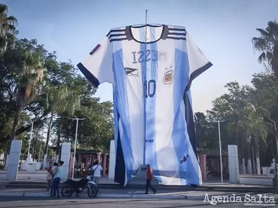 Salta tiene la camiseta de Lionel Messi más grande del mundo