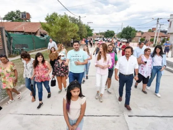 Bettina y Sáenz recorrieron obras de pavimentación