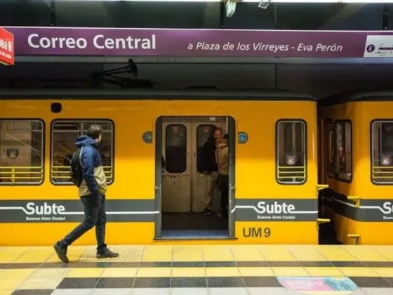 Todas las líneas del subte porteño se encuentran interrumpidas por la multitud que viaja al Obelisco
