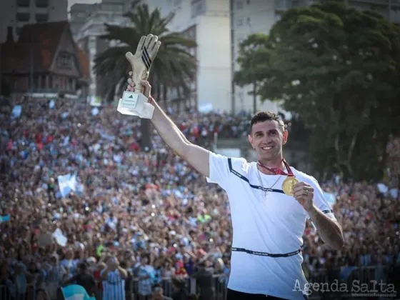 Gran recibimiento al Dibu Martínez en Mar del Plata