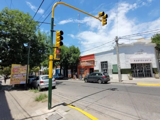 Se realizan recambios de semáforos en el macrocentro salteño