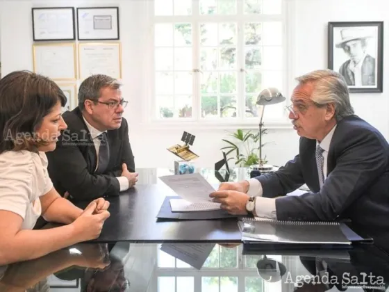 Alberto Fernández, en Olivos, con la presidenta de la Comisión de Juicio Político de Diputados, Carolina Piccard, y el jefe del bloque oficialista Germán Martínez.